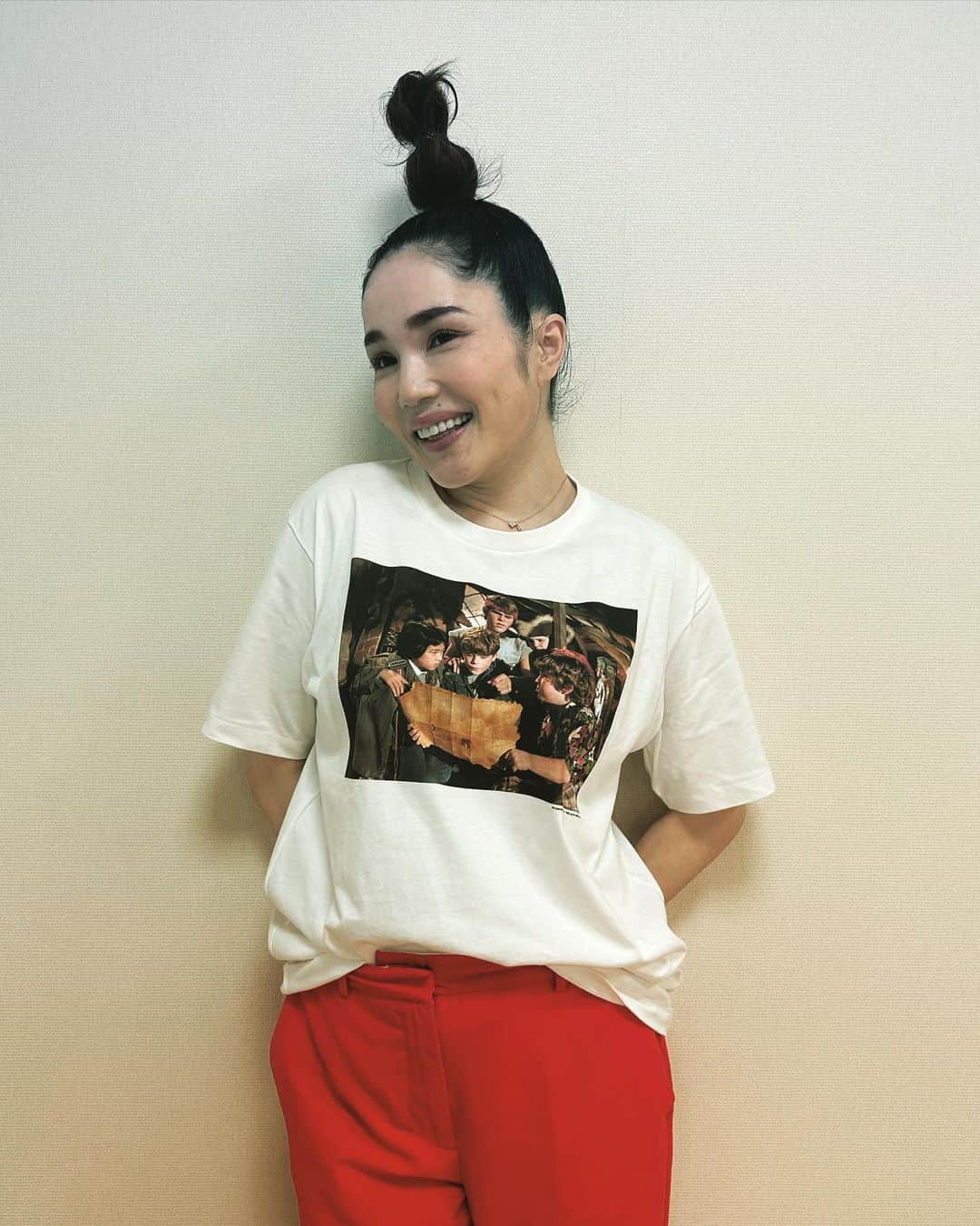 のインスタグラム：「なんのTシャツだかわかる人いるかな〜？  #同世代は秒でわかれ〜」