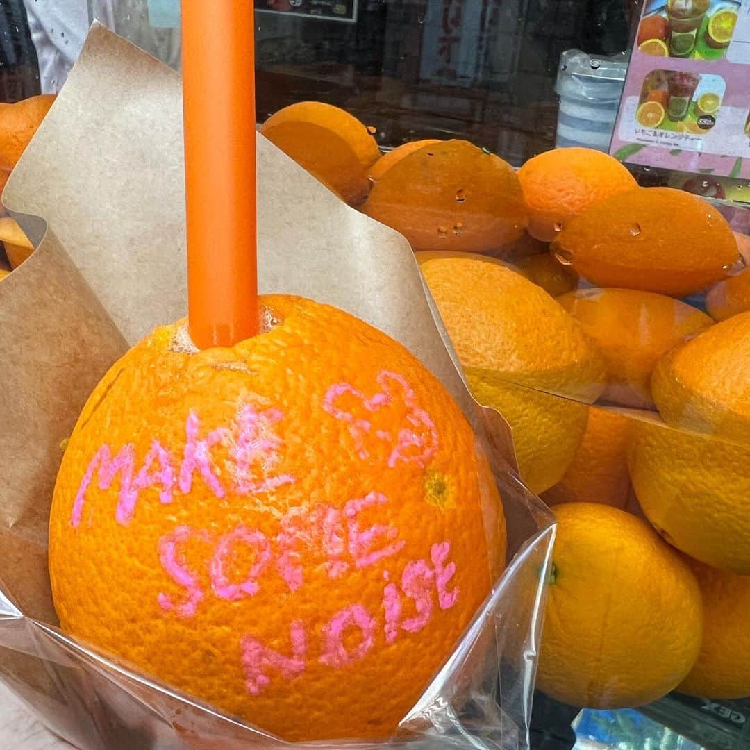 熊崎晴香さんのインスタグラム写真 - (熊崎晴香Instagram)「⁡ ⁡ MAKE SOME NOISE🍊  #ジュース　#orange」5月14日 16時43分 - kumakuma9810