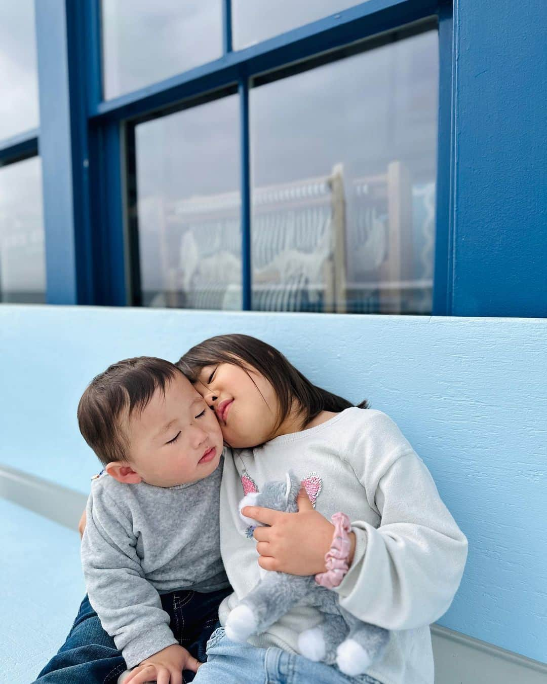 吉田ちかさんのインスタグラム写真 - (吉田ちかInstagram)「Love being your mama❤️  Happy Mother’s Day to all the moms out there! And to my mom 😆💕 so happy we got to spend time together in LA!   Clover’s face in the third photo🤣 Both of their faces in the last photo🤣」5月14日 16時47分 - bilingirl_chika