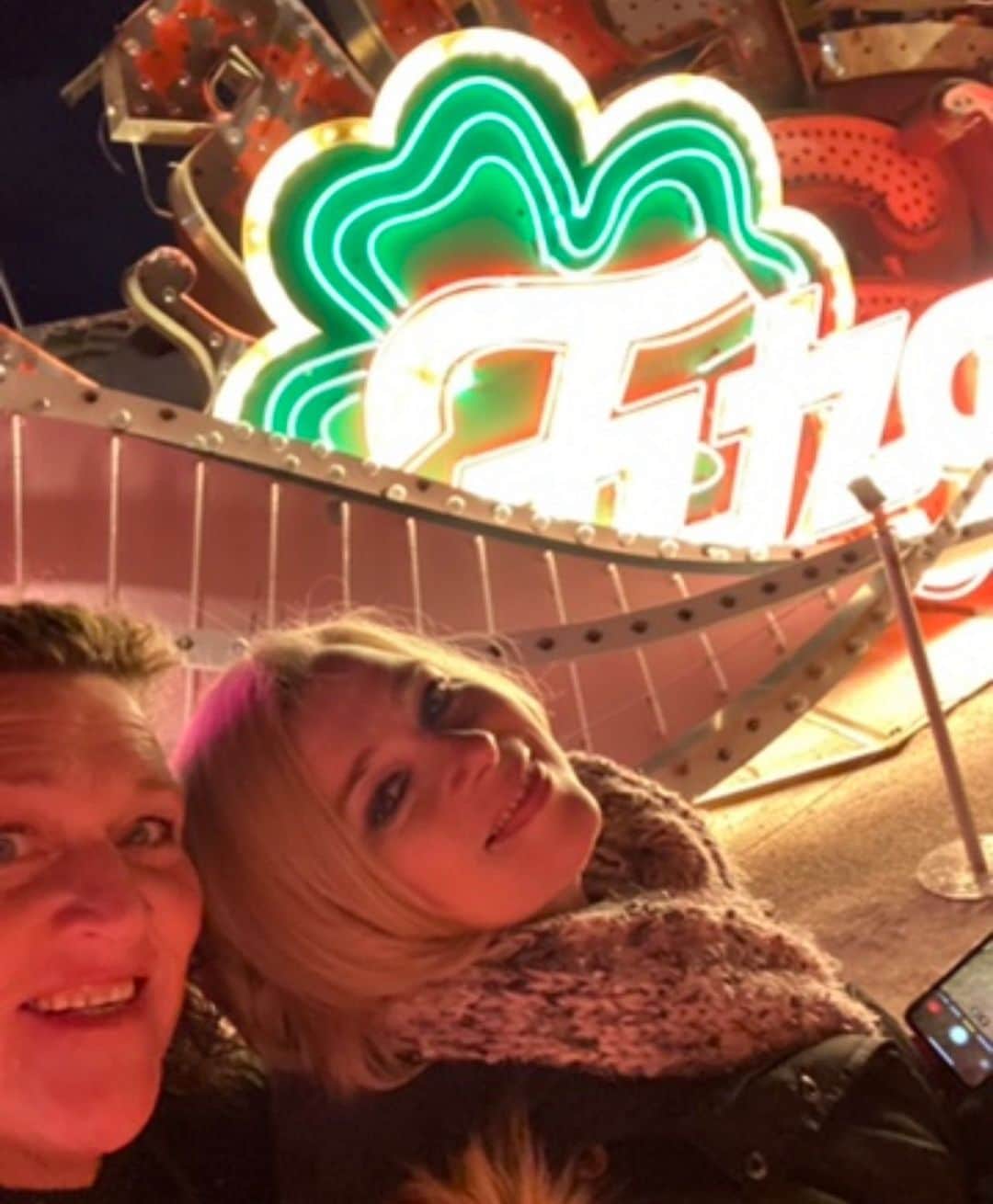 ドット=マリー・ジョーンズのインスタグラム：「HAPPY MOTHERS DAY TO THE BEST OF THE BEST!! THE GIRLS ARE SO LUCKY TO HAVE A MOMMA LIKE YOU!! I LOVE YOU SO MUCH FOR LETTING ME CO-MOMMMA I LOVE THEYou❤️🌸🍀🙏🏻🤙🏻」