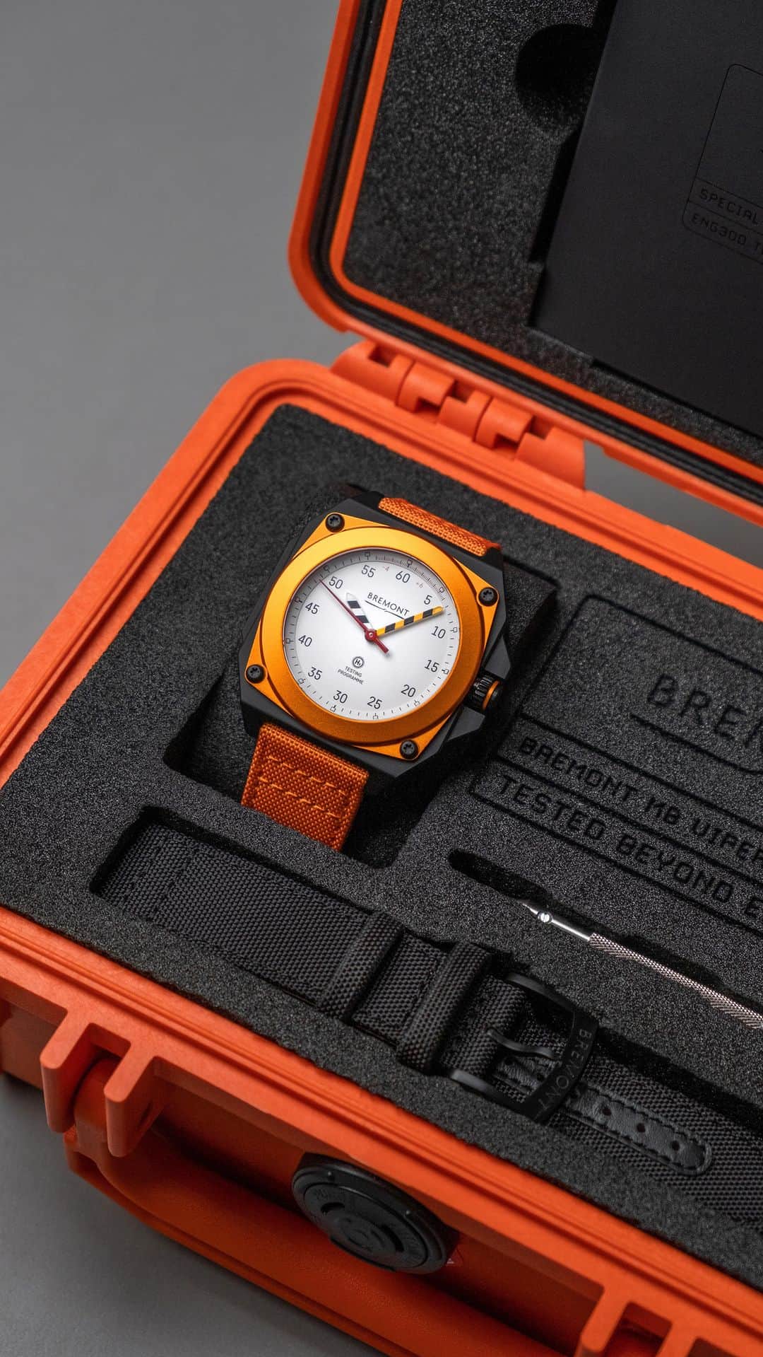 のインスタグラム：「Unleashing the MB Viper 👊  Unbox the new Limited Edition Bremont MB Viper with us and unleash your style, with a complimentary orange canvas strap or its original black canvas strap.   #bremont #bremontwatches #bremontmb #mbviper #watches #watchesofinstagram #watchcollector #watchaddict #unboxing #unboxingtime」