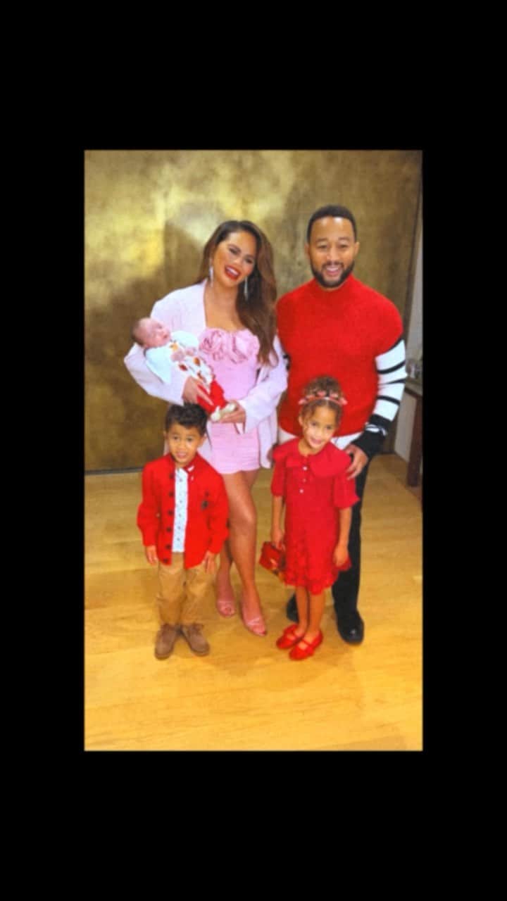 ジョン・レジェンドのインスタグラム：「A love letter to our Supermom, Wonder Woman @chrissyteigen.」
