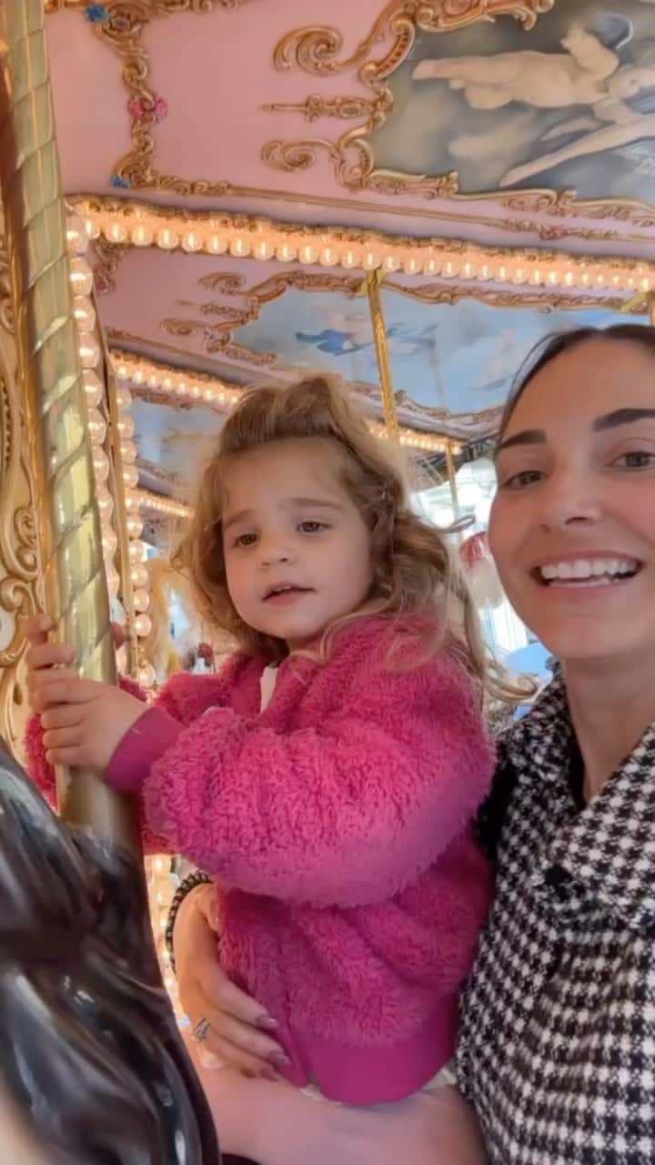 ジュゼッペ・ロッシのインスタグラム：「Love seeing you mother our little girl and teaching her “life” but what I LOVE most is seeing you guys becoming best friends! Liana is lucky to call you MAMMA ❤️❤️❤️ #happymotherday」