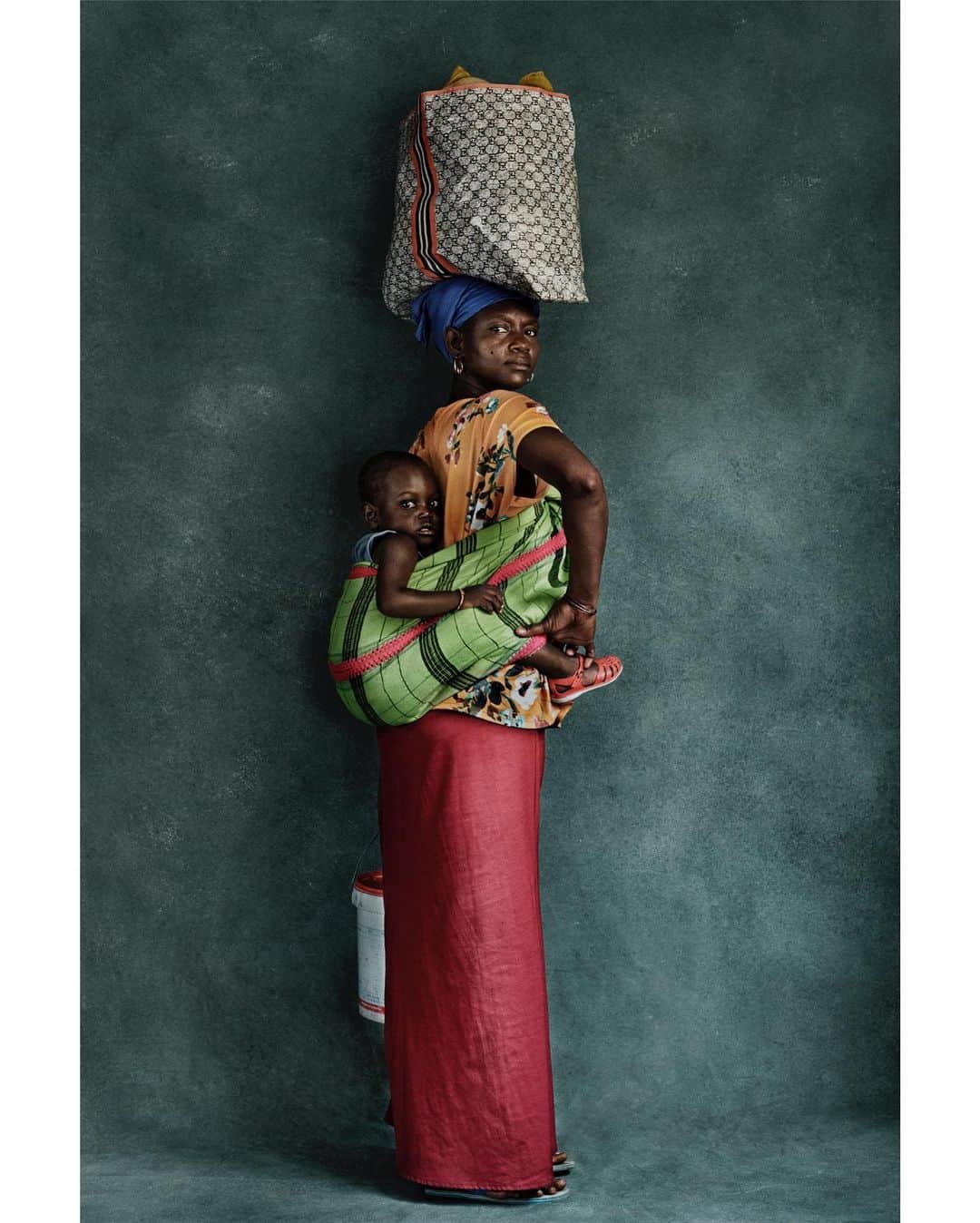マリオ・テスティーノのインスタグラム：「MOTHER AND CHILD A BEAUTIFUL WORLD, SENEGAL, 2022」