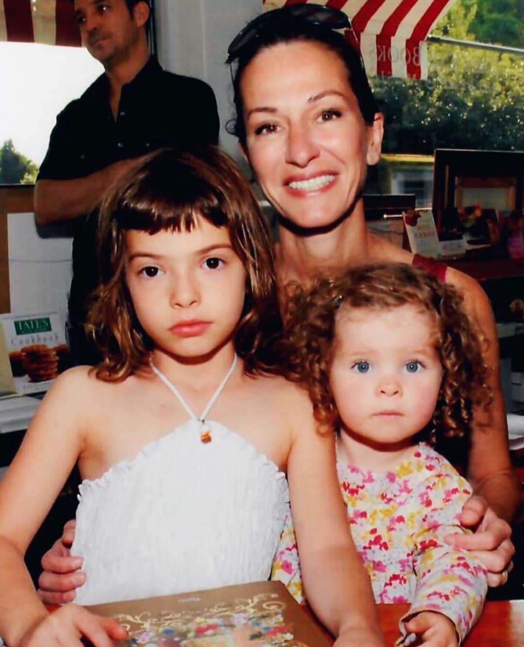 シンシア ローリーのインスタグラム：「Then & now, I’m happiest when I’m with my girls. Happy Mother’s Day to my sweet mom & all the moms around the world! 💗」