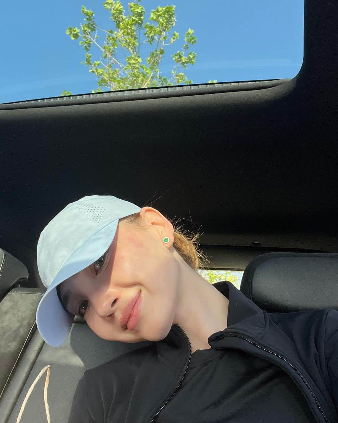 Aya Shalkarさんのインスタグラム写真 - (Aya ShalkarInstagram)「West Kazakhstan, Mangystau • Road trip with @kiaqazaqstan  Rakhmet @allur.kz @kia.doscar.ala ! 🤍」5月15日 2時20分 - aya_shalkar