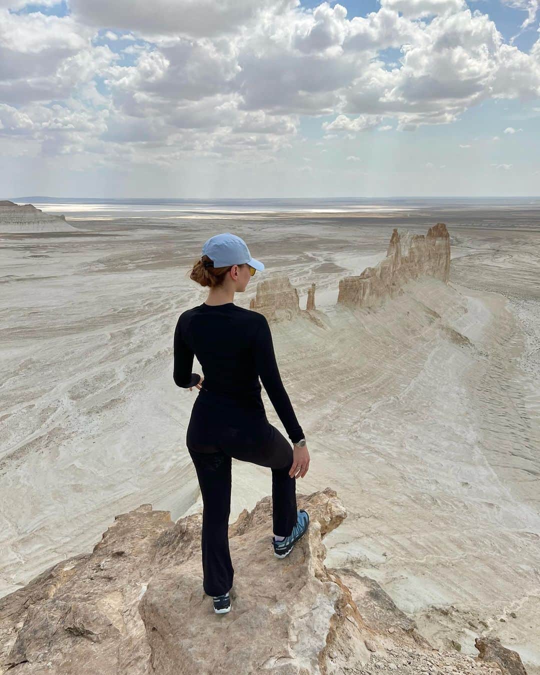 Aya Shalkarのインスタグラム：「West Kazakhstan, Mangystau • Road trip with @kiaqazaqstan  Rakhmet @allur.kz @kia.doscar.ala ! 🤍」