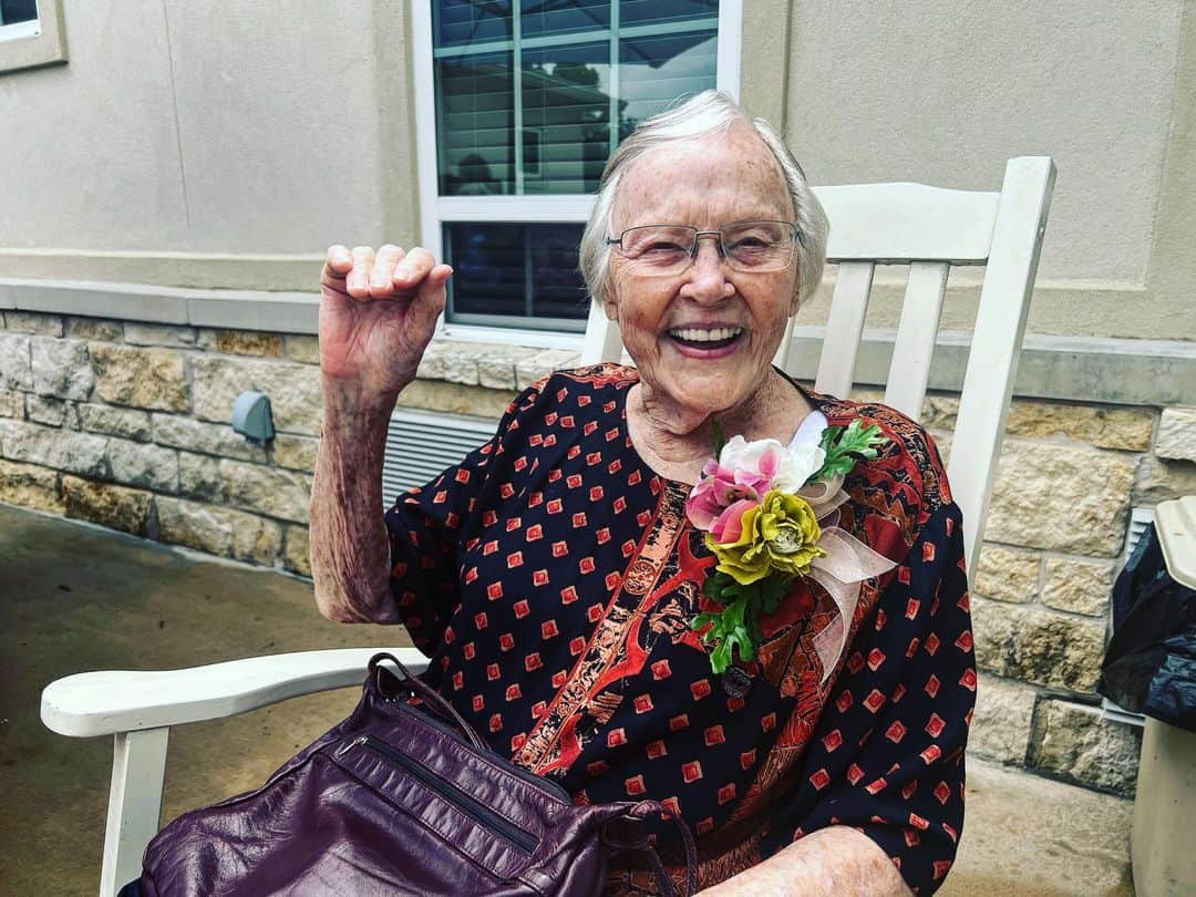 ジョン・ベンジャミン・ヒッキーさんのインスタグラム写真 - (ジョン・ベンジャミン・ヒッキーInstagram)「Happy Mother’s Day to this happy 95 yr old.」5月15日 2時37分 - jbenhickey