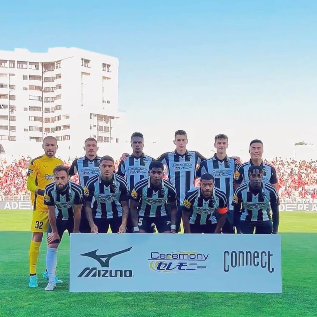 百瀬俊介のインスタグラム：「FORZA PORTIMONENSE ⚫️⚪️🟡  #portimonense #portugal #connect」