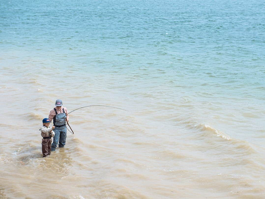 Smithのインスタグラム：「Moms are the reel MVPs. Today and every day let's take time to celebrate the wonderful moms who help us navigate life's waters.  📸: @outsmartingfish」