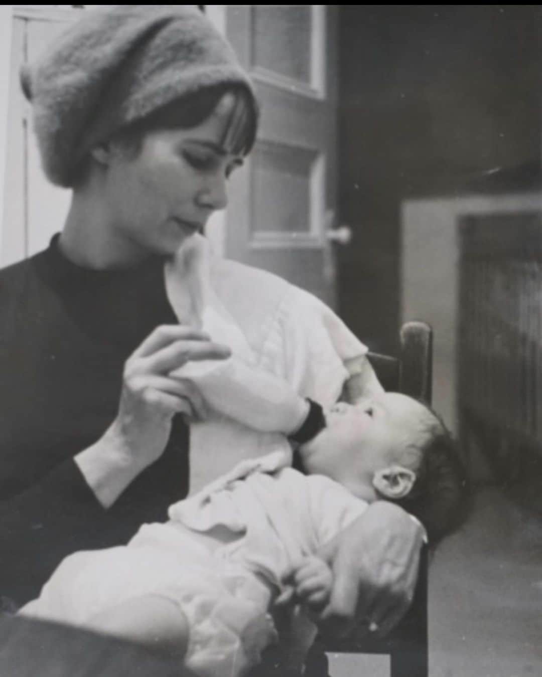 ジェレミー・ピヴェンのインスタグラム：「Anyone who knows me understands how much I love my mom. Every day is Mother’s Day for Joyce piven. Sending blessings, love much respect to all the beautiful, hard-working mamas today and every day! #mothersday」