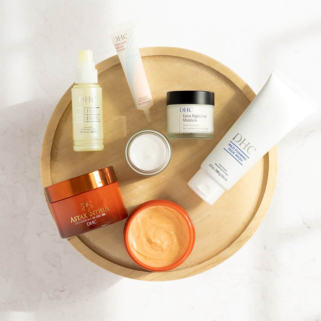DHC Skincareのインスタグラム：「Happy Mother's Day from our skincare family to yours! 💖🤗​​​​​​​​​Get ready to pamper Mom with her favorite products! Enjoy 20% off bestselling skincare all weekend long!   Use Code: MOM20 Offer Ends: 5/14/23」