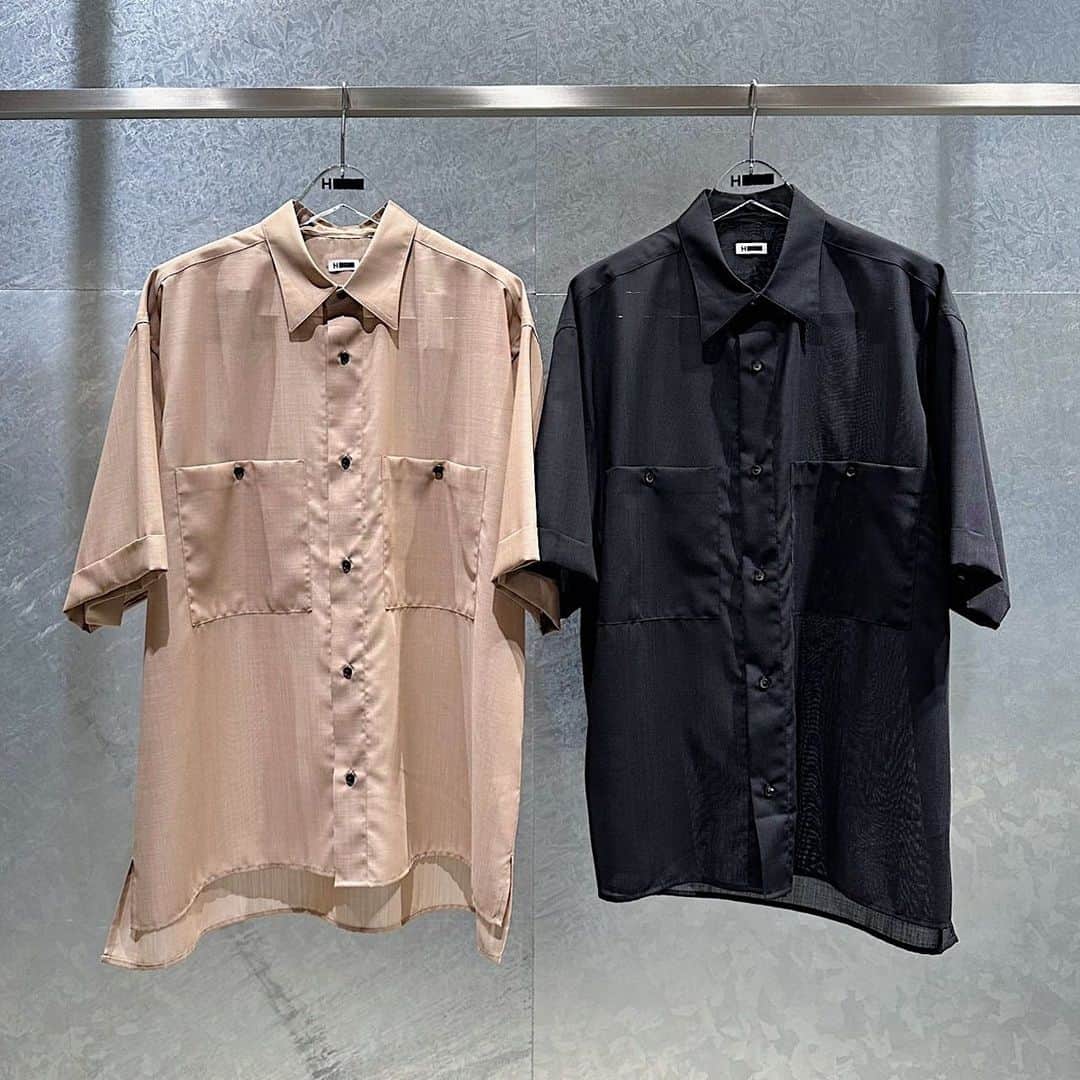 のインスタグラム：「＜H BEAUTY&YOUTH＞ SCREEN VOILE PATCH REGULAR SHORT SLEEVE SHIRT ¥26,400 Color: BEIGE/BLACK Size: S/M/L  #H_beautyandyouth #エイチビューティアンドユース @h_beautyandyouth  #BEAUTYANDYOUTH #ビューティアンドユース #Unitedarrows #ユナイテッドアローズ」