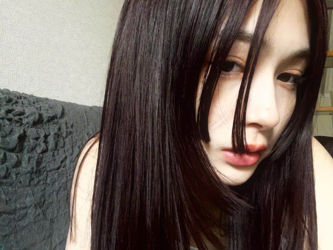 椎名亜美さんのインスタグラム写真 - (椎名亜美Instagram)「過去一好きな髪型カモ🦆🩶」5月14日 18時37分 - ami.co.jp0106