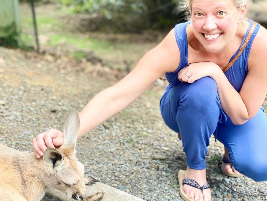 コリン・ドネルさんのインスタグラム写真 - (コリン・ドネルInstagram)「A very Happy Mother’s Day @pattimurin ❤️! Cecily and Lorelai couldn’t be luckier to have such a loving, smart, funny, patient, kind, book loving, all around badass Mama.  I know you wanted a goat but i hope you’re ok with a reminder you hung out with Kangaroos!  We love you! ❤️ 💥」5月14日 18時38分 - colindonnell