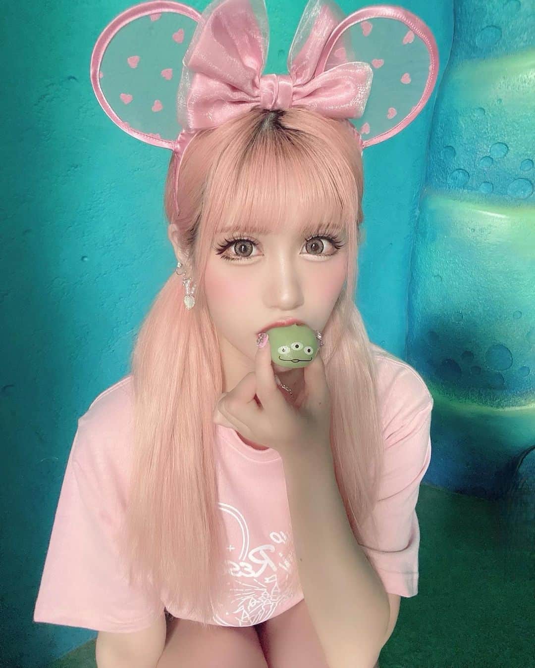のインスタグラム：「リトルグリーンまん🥹💚  この写真やっと撮れた〜！ ぱくっ！！！」