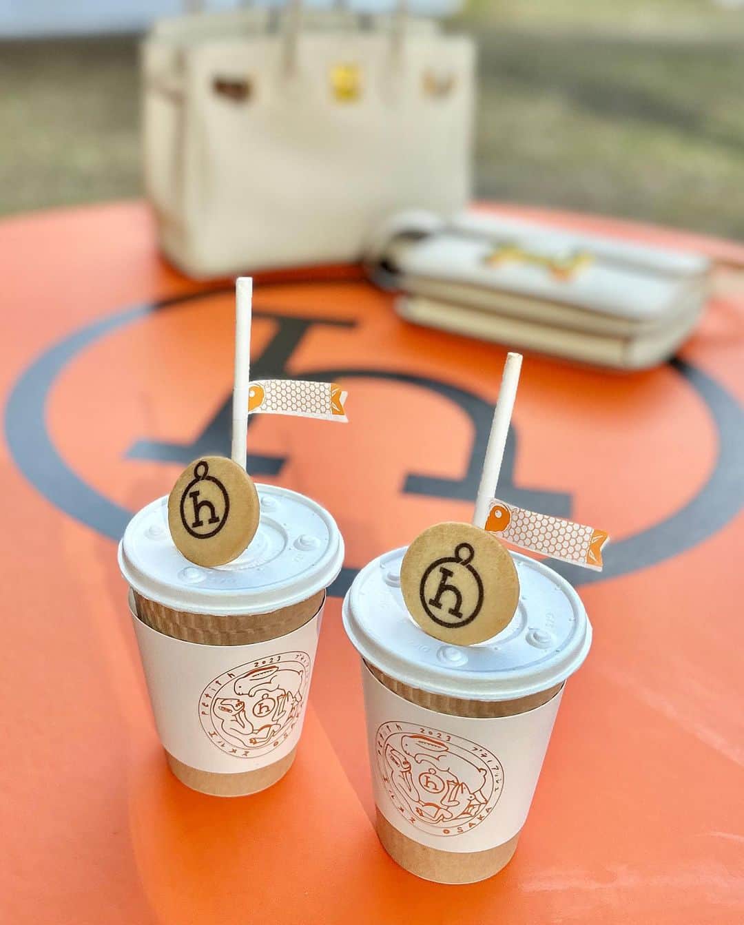 YuhKawasakiさんのインスタグラム写真 - (YuhKawasakiInstagram)「📍HERMES CAFE🧡  エルメスのpetit h ― プティアッシュ 5/18までの期間限定です☺︎ ： ： ： ： ： ： ： ： #HERMEScafe #petith#hermespetith #エルメスカフェ#エルメスプティアッシュ #バーキン30#コンスタンス#エルメスコンスタンス#中之島美術館 #中之島カフェ#期間限定カフェ#大阪カフェ#中之島グルメ #大阪カフェ部 #hermesbirkin #hermesconstance #アラフォーコーディネート #骨格ストレートコーデ #カフェ好き #ティータイム#大阪観光#大阪デート #大阪在住#エルメスバーキン #エルメスバーキン30 #トランカー」5月14日 18時47分 - yuhkawasaki