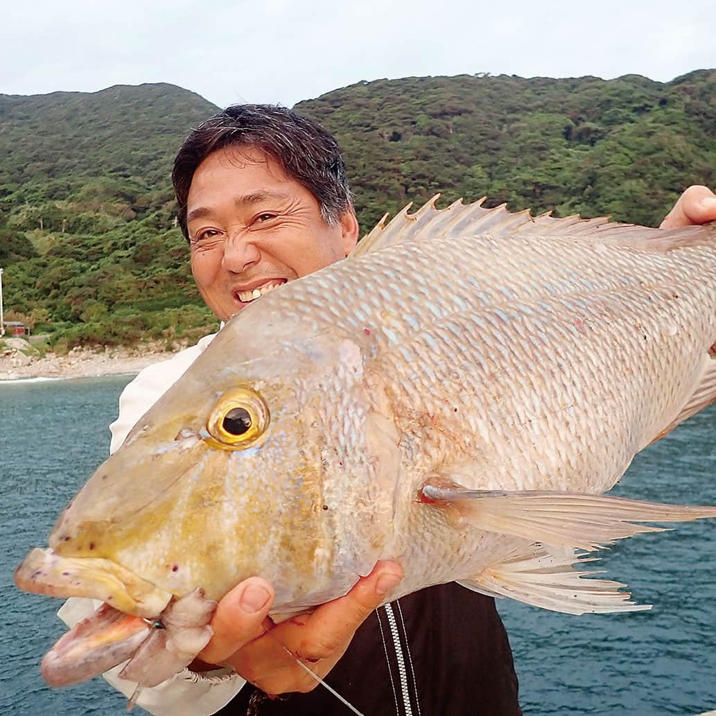 レジャーフィッシングのインスタグラム：「四季折々の魚種を狙え！ 釣行カレンダー  旬の釣り物を狙う釣り人は いつ、どんな魚を狙っているのか？ ターゲット別に、狙う時期、釣り方、 釣況などを紹介&解説！  今回は、岡山県在住の釣り人が紹介。 これからのシーズンは 高知県でハマフエフキを投げ釣りで 狙っているとのことです！  その他、チヌ、マダイ、ウナギ、ベイカ、ハゼを掲載。  ◆レジャーフィッシング６月号に掲載！ ハイライト「最新号」から記事をチェック！ https://www.e-leisure.jp/book/  ◆岡山、広島、香川、愛媛、徳島、高知、 兵庫の一部、山口、福岡の主要な釣具店及び書店や Amazon等で販売しています。  ◆ご購入はこちら！ オンラインショップ【レジャーフィッシング SHOP】 https://eleisure.theshop.jp/items/72885285  #レジャーフィッシング #釣り #海釣り #四季 #釣り魚 #ハマフエフキ #チヌ #マダイ #ウナギ #ベイカ #ハゼ」