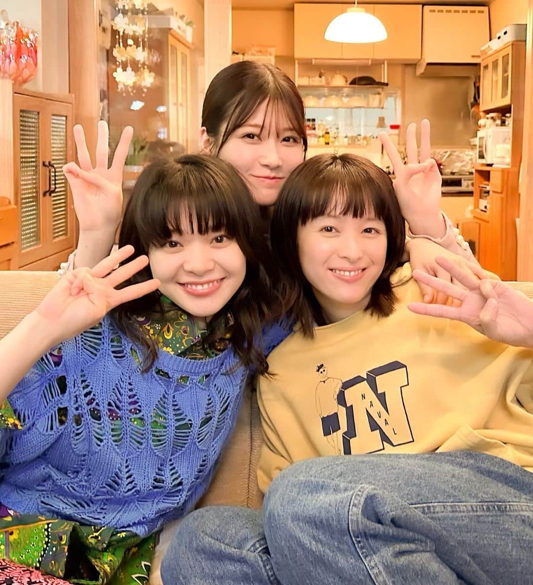 清野菜名のインスタグラム：「日曜の夜ぐらいは... 本日夜10時から第3話です♡。  だーいすき。  おつかれーらいす。  #日曜の夜ぐらいは...」