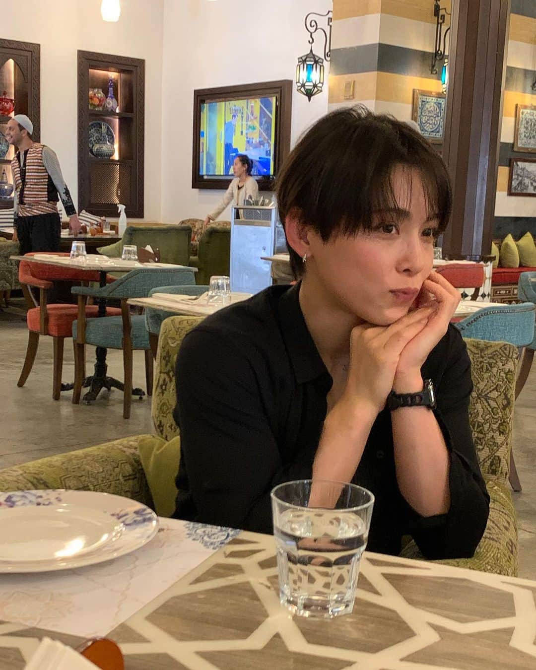 出口クリスタさんのインスタグラム写真 - (出口クリスタInstagram)「んもうっ！顔面が忙しい奴なんだからっ！  #新ハート#旧ハート #カタール #Qatar #🇶🇦」5月14日 19時04分 - christa.deguchi