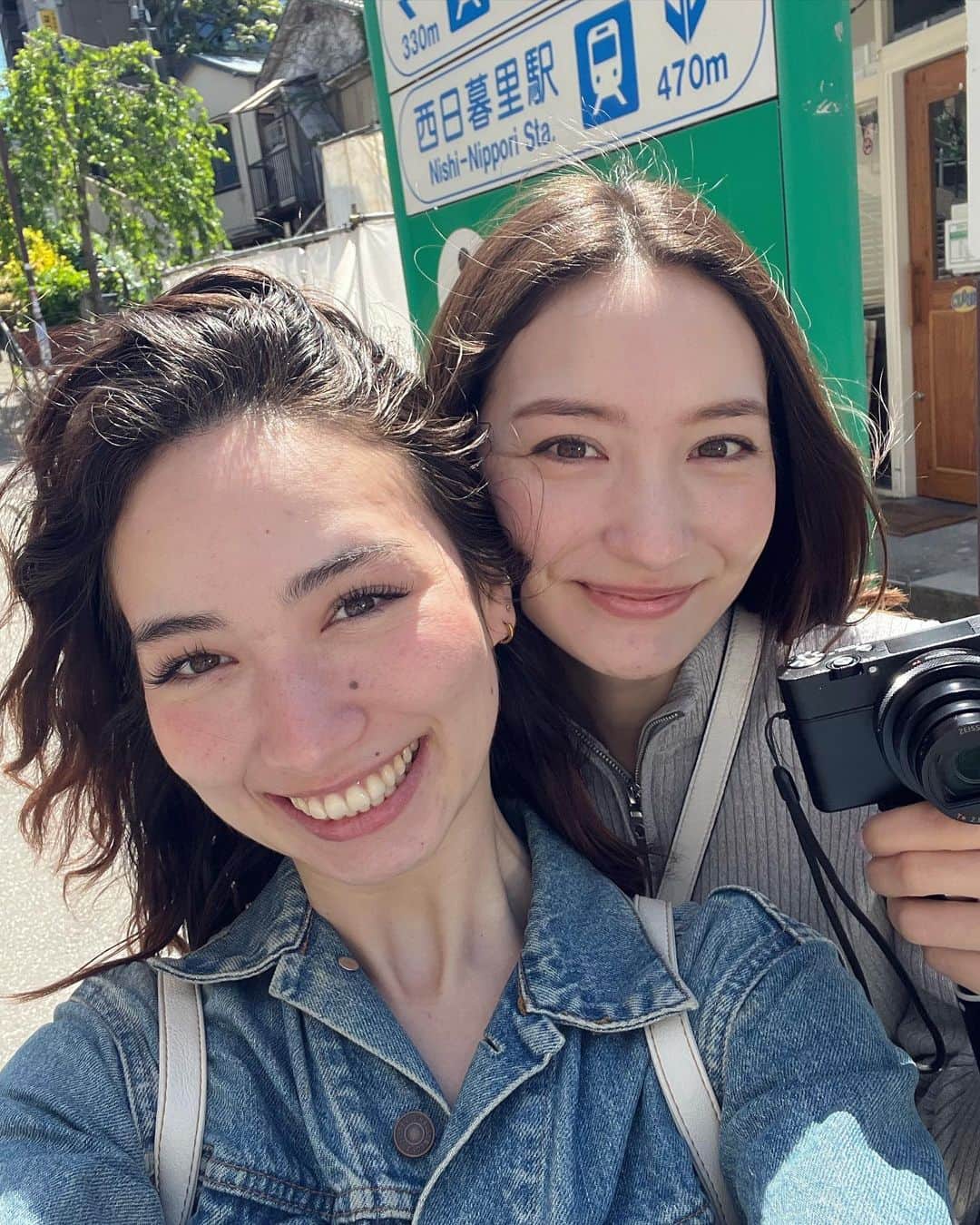 山神アリシアのインスタグラム：「Sister shenanigans 👯‍♀️」