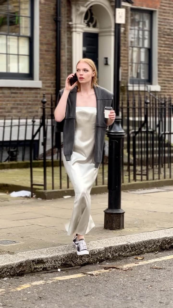 トップショップのインスタグラム：「The perfect outfit to cancel plans you made when you were in the mood.   The bandeau metallic dress [126678787]」