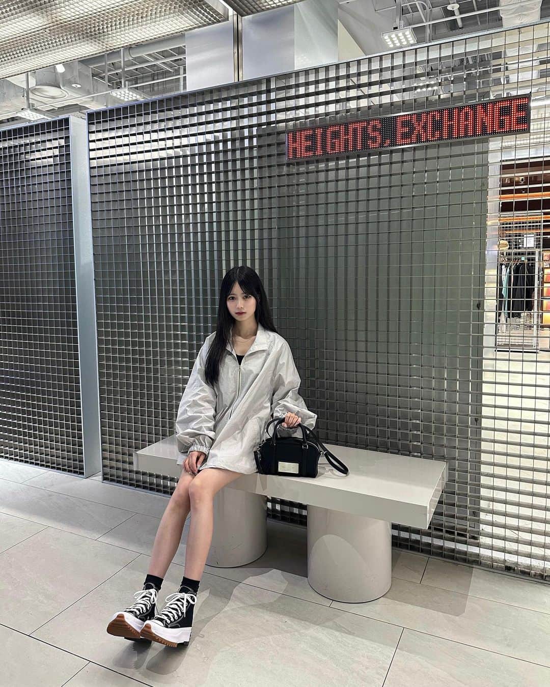 のインスタグラム：「어디로 가든 귀여운 공간‼︎ 내가 좋아하는 브랜드~  ・ ・ @luxen_kohin さんにエクステ・カラー・トリートメントしてもらいました♡ 完全に馴染むから髪の毛扱いやすい♡」