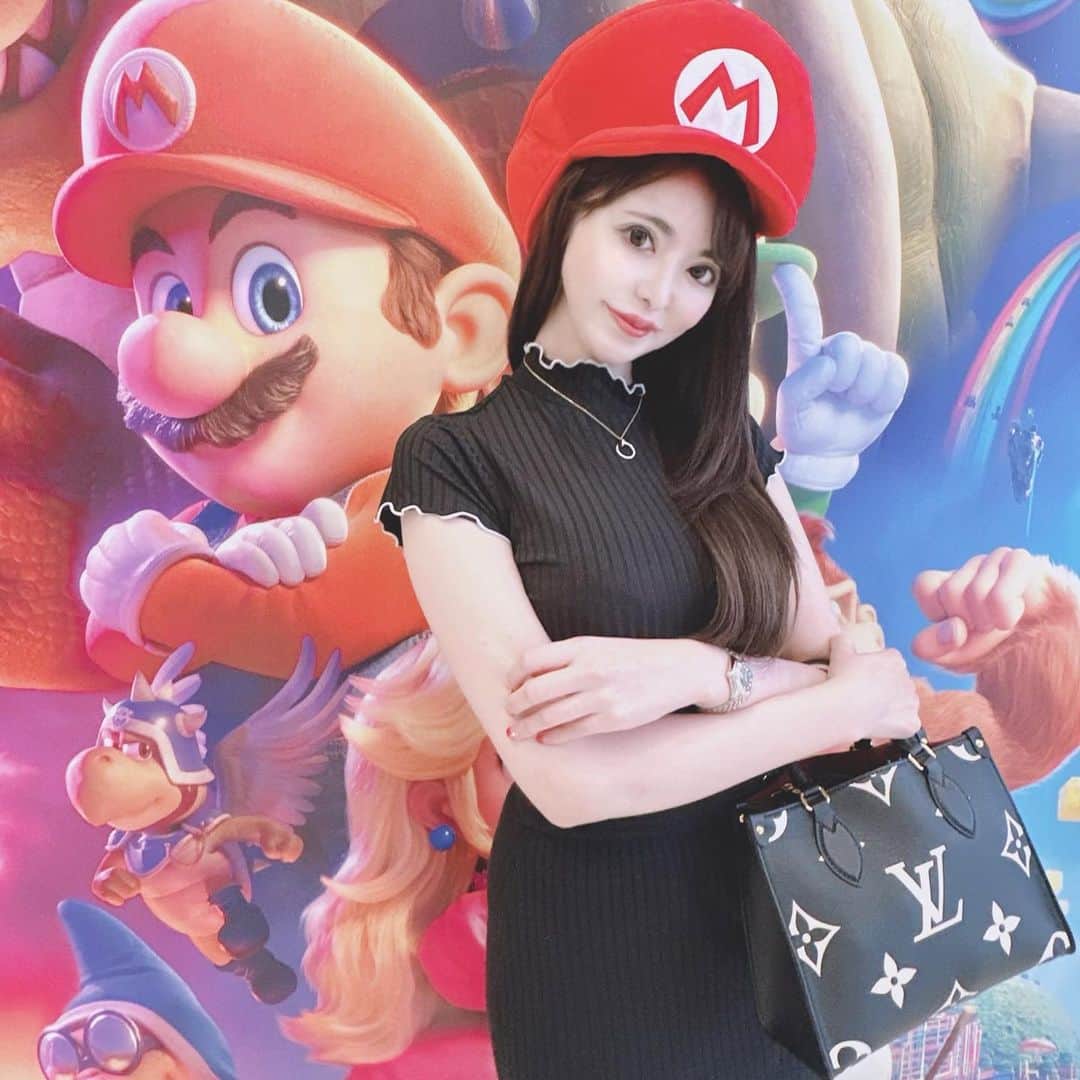桃瀬えりなのインスタグラム：「マリオ見たよ🍄🌟懐かしいユニバの帽子♥️  #mario #louisvuitton #rolex #cartier #follow #followme #ザスーパーマリオブラザーズムービー #映画 #マリカーしたい🥺 #ユニバ #マリオ帽子」
