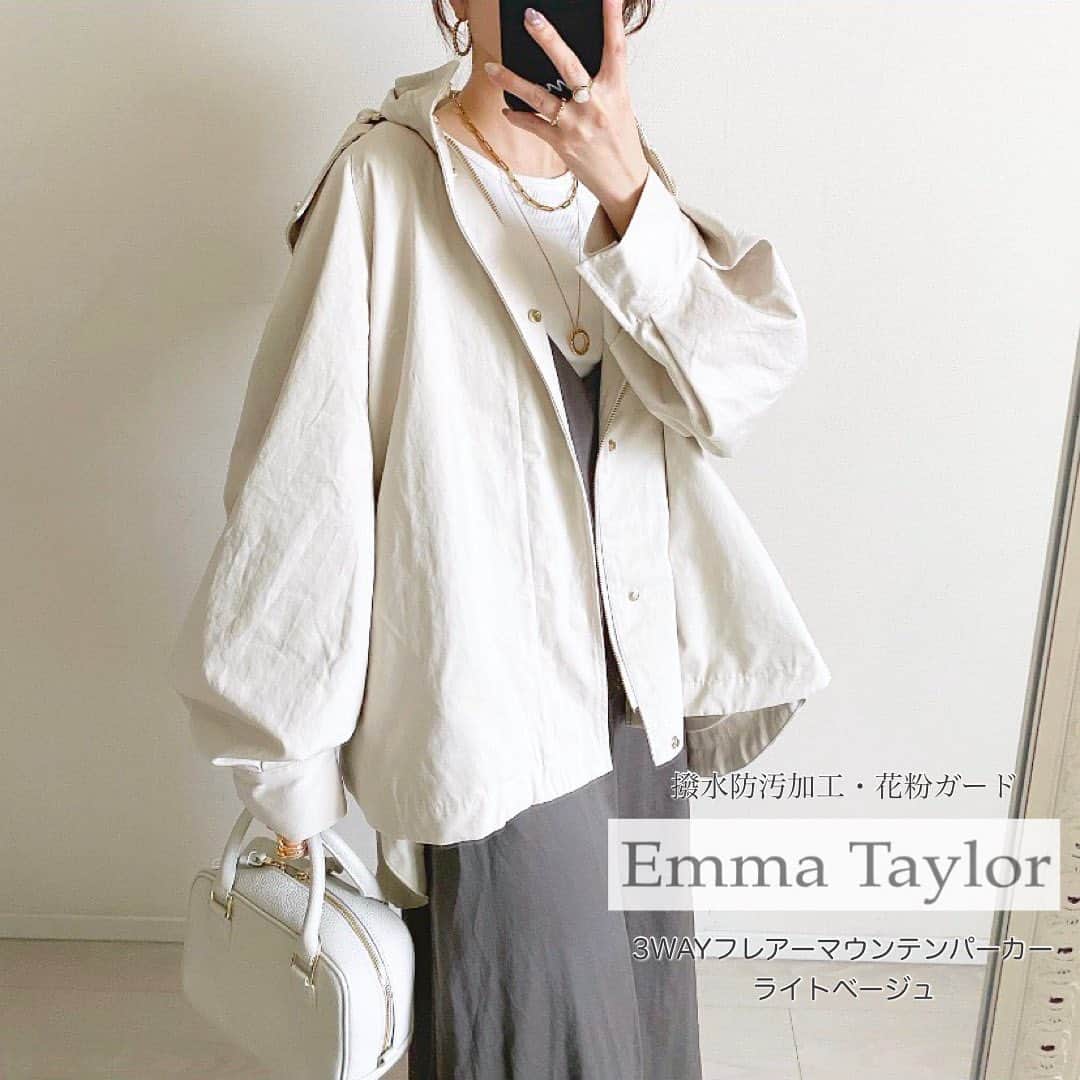 のインスタグラム：「⚪︎◯⚪︎◯  @styledoor_official で大人気のアイテム 🏷️3wayフレアーマウンテンパーカー  オシャレなシルエットで 撥水防汚加工、花粉ガードの高機能✨ 厚みがあるから、今の時期もう暑いかなと思っていたけど 雨の日とかで肌寒い日 早朝、深夜とか 薄着に羽織って出かけるのに凄く使ってる👏🏻☺️ スカートもパンツも合わせやすいよ❥︎･• 今の時期は勿論、取り外し可能なボアライナーを使ったら冬もいけちゃう！ 今お安くなっているから、秋冬に備えて買っておくのもいいと思う☺︎ . . . . .#styledoor #emmataylor #マウンテンパーカー #梅雨コーデ #撥水加工 #着回しコーデ #大人コーデ #アラフォーコーデ #小柄コーデ #おちびの輪 #低身長コーデ #ママコーデ #ootdfashion」