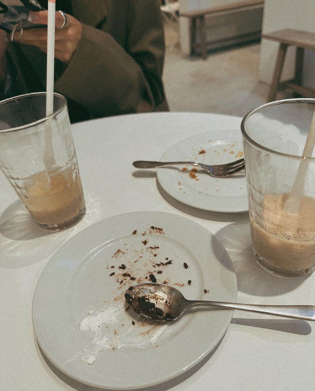 ✷kana✷さんのインスタグラム写真 - (✷kana✷Instagram)「朝チョコケーキ食べてきたの忘れて 気付いたらガトーショコラ食べてた🍫  夏休みが今から楽しみだなぁ✈🥳️💭  #カフェ活#渋谷カフェ#カフェ巡り」5月14日 19時39分 - xxkana513xx