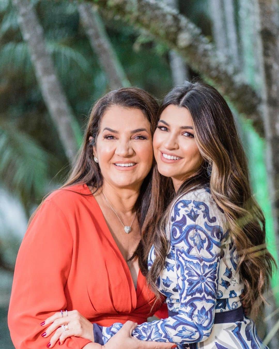 ナタリア・ベッカーさんのインスタグラム写真 - (ナタリア・ベッカーInstagram)「Feliz dia das Mães, Mãe! A cada dia te admiro mais! Obrigada por ter proporcionado um ambiente de amor e cuidado para que eu crescesse! Sou grata por ser tua filha e ainda mais por ser tua amiga! Obrigada por tanto! Obrigada por eu sempre ter com quem contar! Estar perto não é físico, nunca foi! E por isso, estamos sempre juntas! ❤️🔗」5月14日 19時40分 - natalialbecker