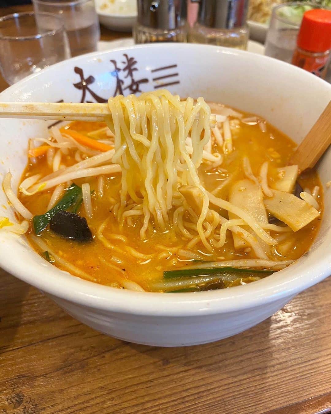 亀田興毅さんのインスタグラム写真 - (亀田興毅Instagram)「ラーメン食べる時もサウスポー。」5月14日 19時43分 - kokikameda