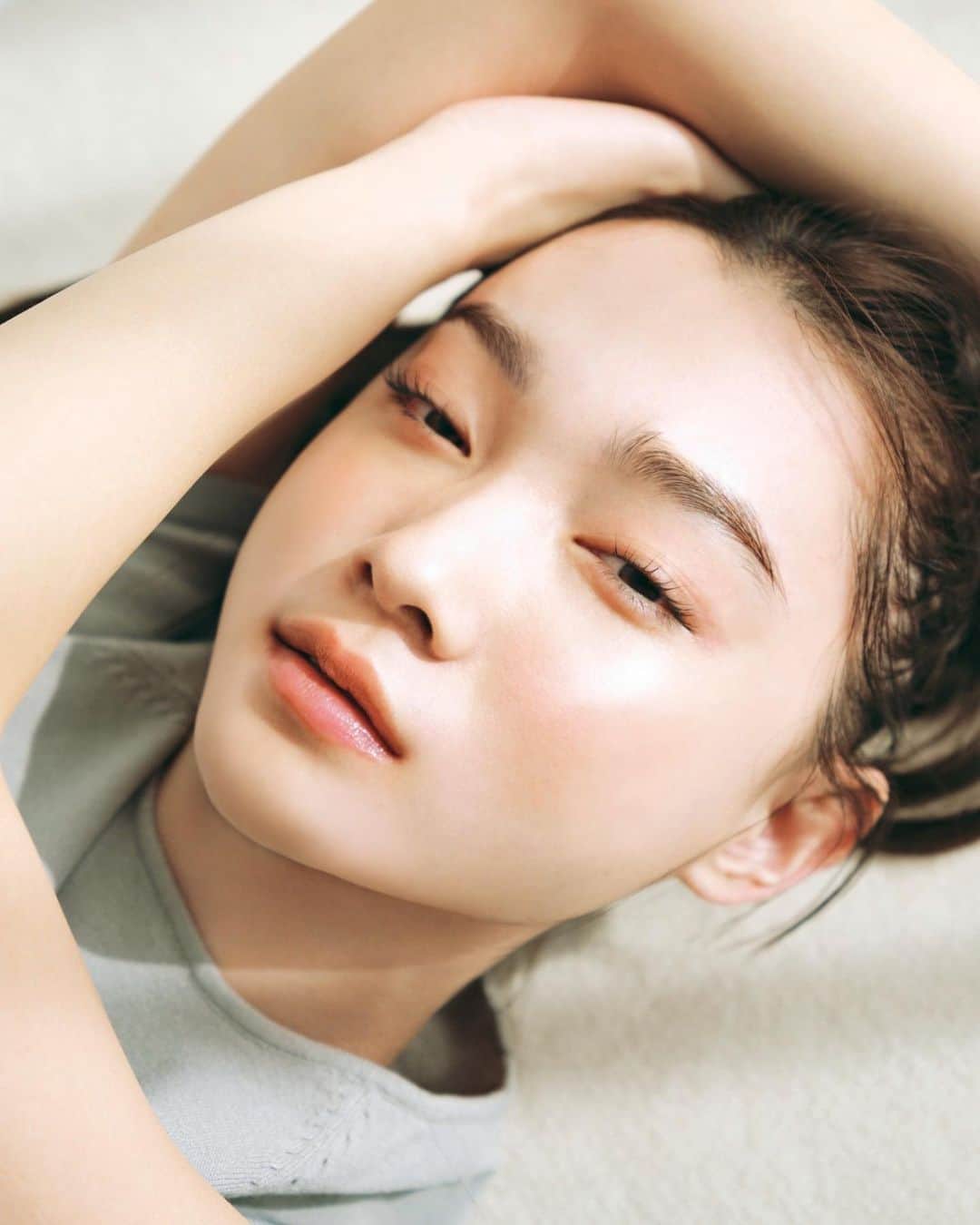 新野尾七奈のインスタグラム：「MAQUIA( @maquia.magazine )6月号 出演させて頂いています🤍 是非、ご覧下さいね♡  photographer/ 柴田フミコさん hairmake/ 中山友恵さん stylist/ 鈴木美智恵さん writer/ 前野さちこさん editing/ 吉田百合さん ありがとうございました❤️」