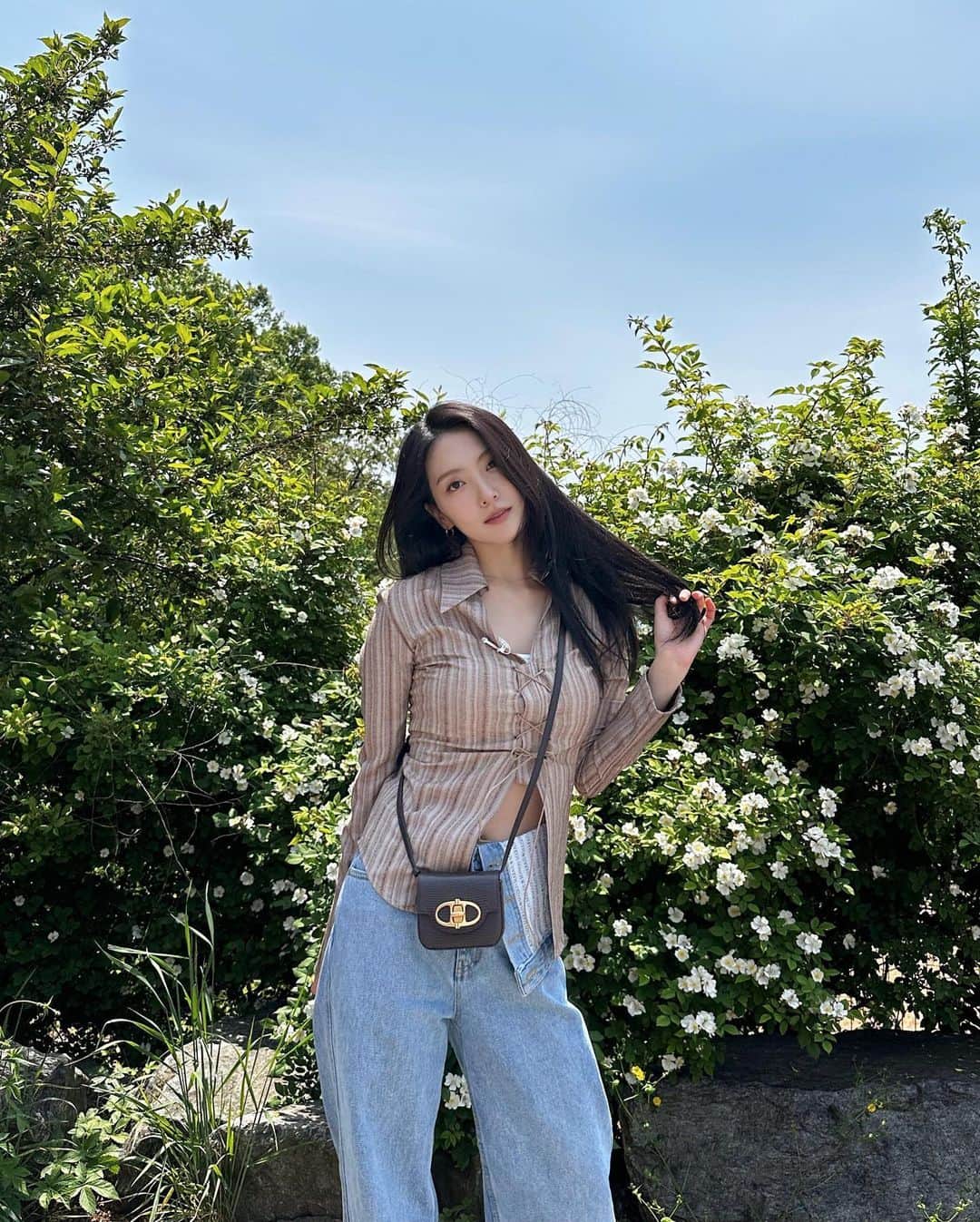 知英のインスタグラム：「💙🤍🤎💚」