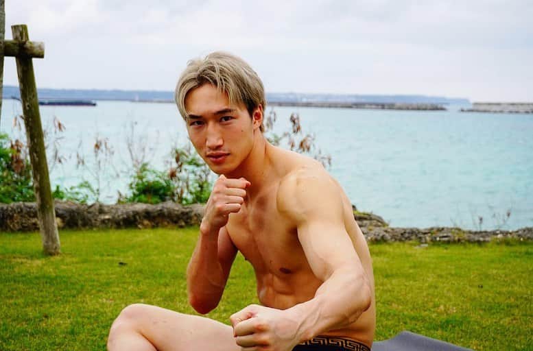 安保瑠輝也のインスタグラム：「. 仲間たちとトレーニングしながらオフ中🏖🐳」