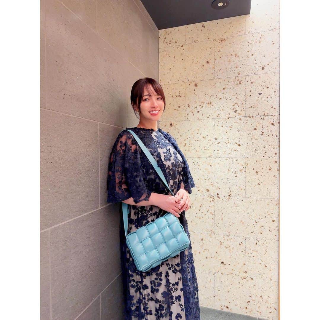 水崎綾女のインスタグラム：「👗 @akte_official  👜 @newbottega   #akte #アクテ #ootd #outfit #fashion #dress #👗」