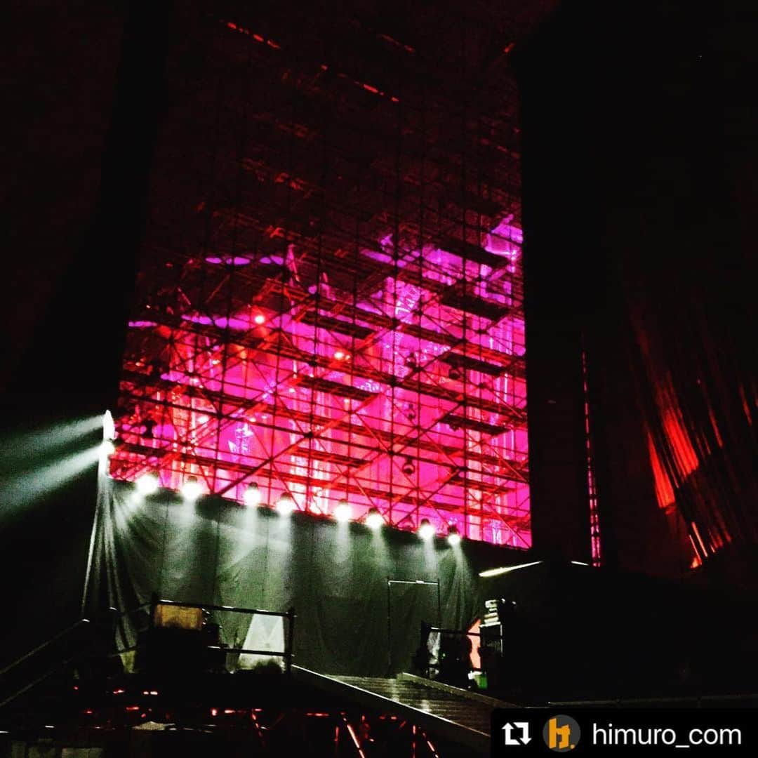 のインスタグラム：「#Repost @himuro_com with @use.repost ・・・ 【KYOSUKE HIMURO LAST GIGS】 2016.5.14 FUKUOKA YAHUOKU! DOME 開演前からアツ過ぎな福岡BABY!!ライブの盛り上がりも激アツ最高だったぜ!! Thank you Fukuoka Baby!!」