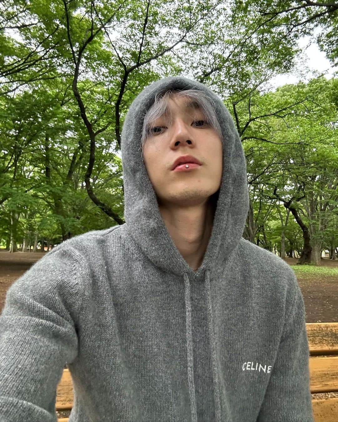 イドンさんのインスタグラム写真 - (イドンInstagram)「👋🌳」5月14日 20時07分 - hyojong_1994