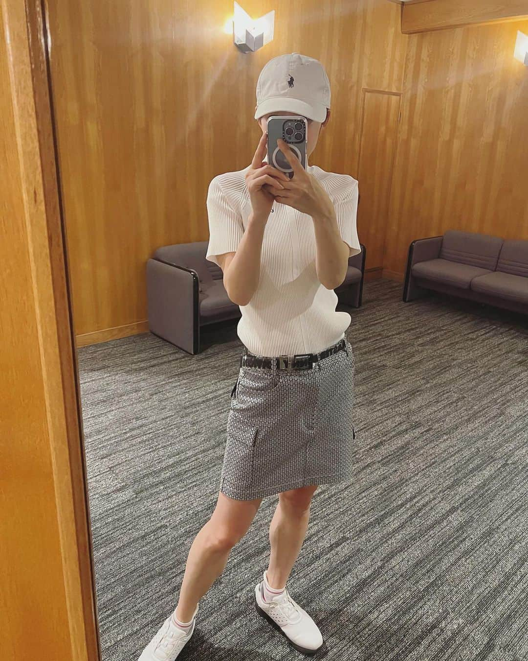 桜奈あいのインスタグラム：「. . ゴルフウェア⛳️  @callawayapparel_japan  @taylormade_golf_japan_apparel_   #ゴルフ#ゴルフウェア#ゴルフコーデ#ゴルフ女子」