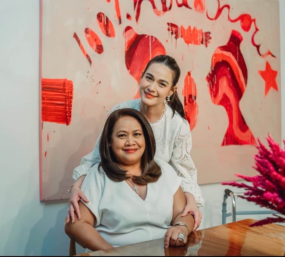 ベア・アロンゾのインスタグラム：「Happy Mother’s day to this beautiful soul. I love you, Ma!! 🌷」