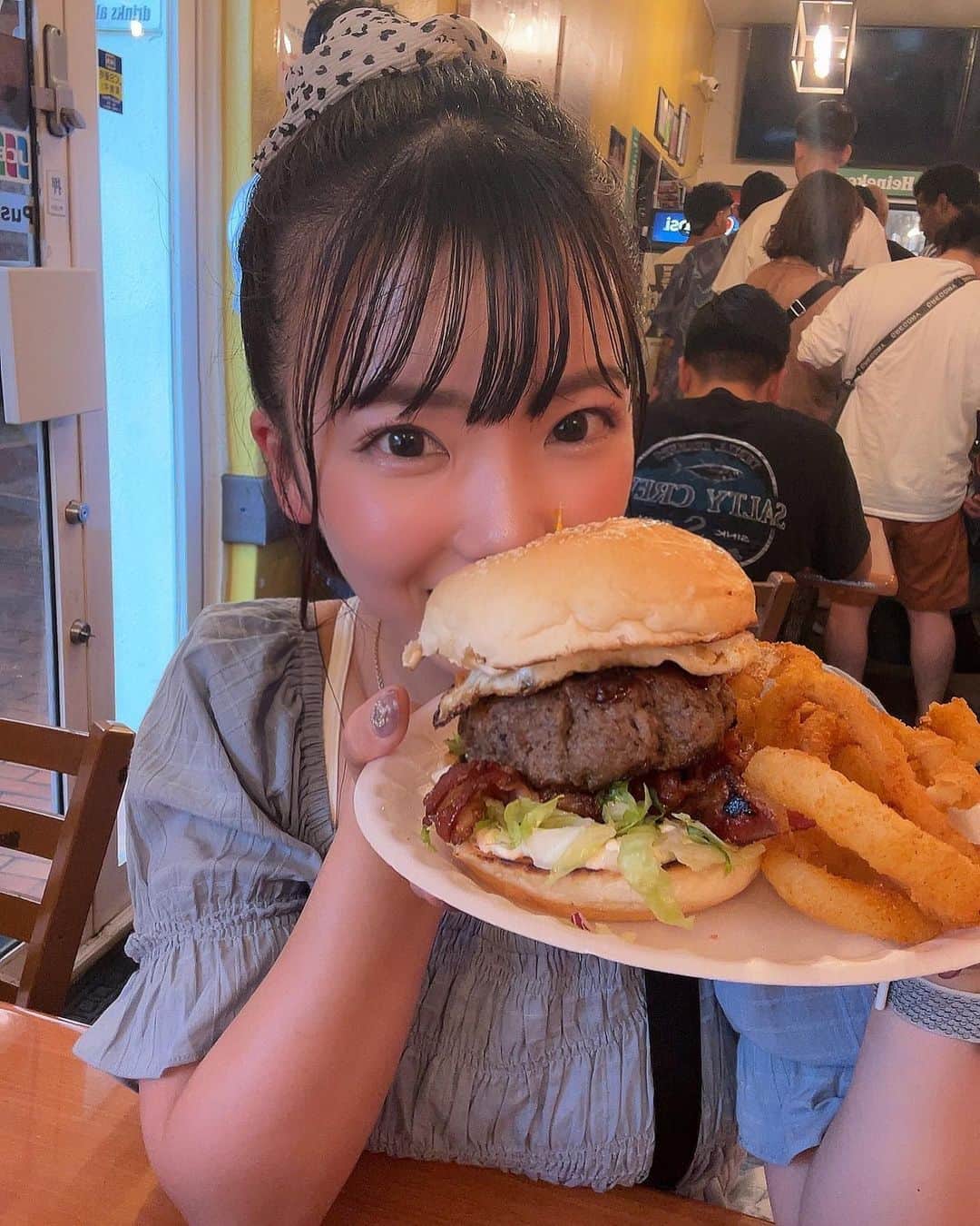 堀江りほさんのインスタグラム写真 - (堀江りほInstagram)「.  GUAMにきてます♡ ドスバーガーおいしすぎた🍔♡  #guam #usa #hamburger #instaguam  #japanese #japanesegirl」5月14日 20時14分 - riho_horie