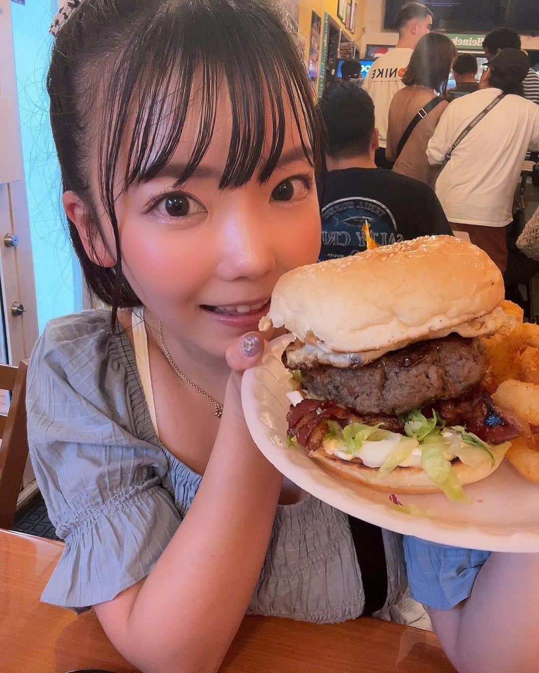 堀江りほさんのインスタグラム写真 - (堀江りほInstagram)「.  GUAMにきてます♡ ドスバーガーおいしすぎた🍔♡  #guam #usa #hamburger #instaguam  #japanese #japanesegirl」5月14日 20時14分 - riho_horie