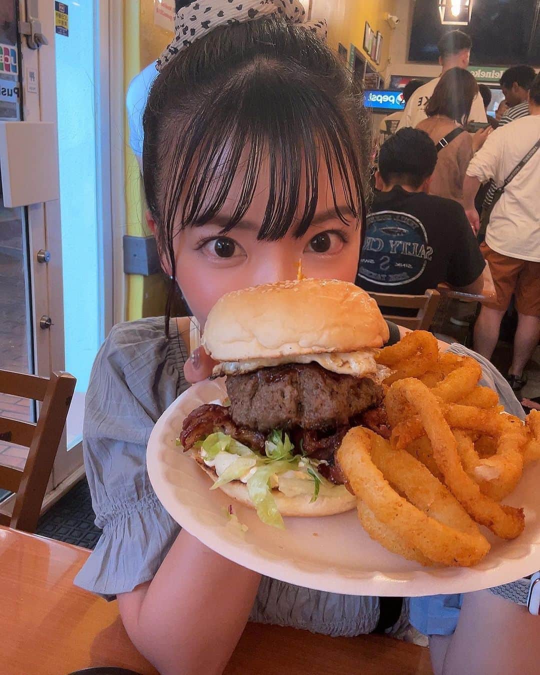 堀江りほさんのインスタグラム写真 - (堀江りほInstagram)「.  GUAMにきてます♡ ドスバーガーおいしすぎた🍔♡  #guam #usa #hamburger #instaguam  #japanese #japanesegirl」5月14日 20時14分 - riho_horie