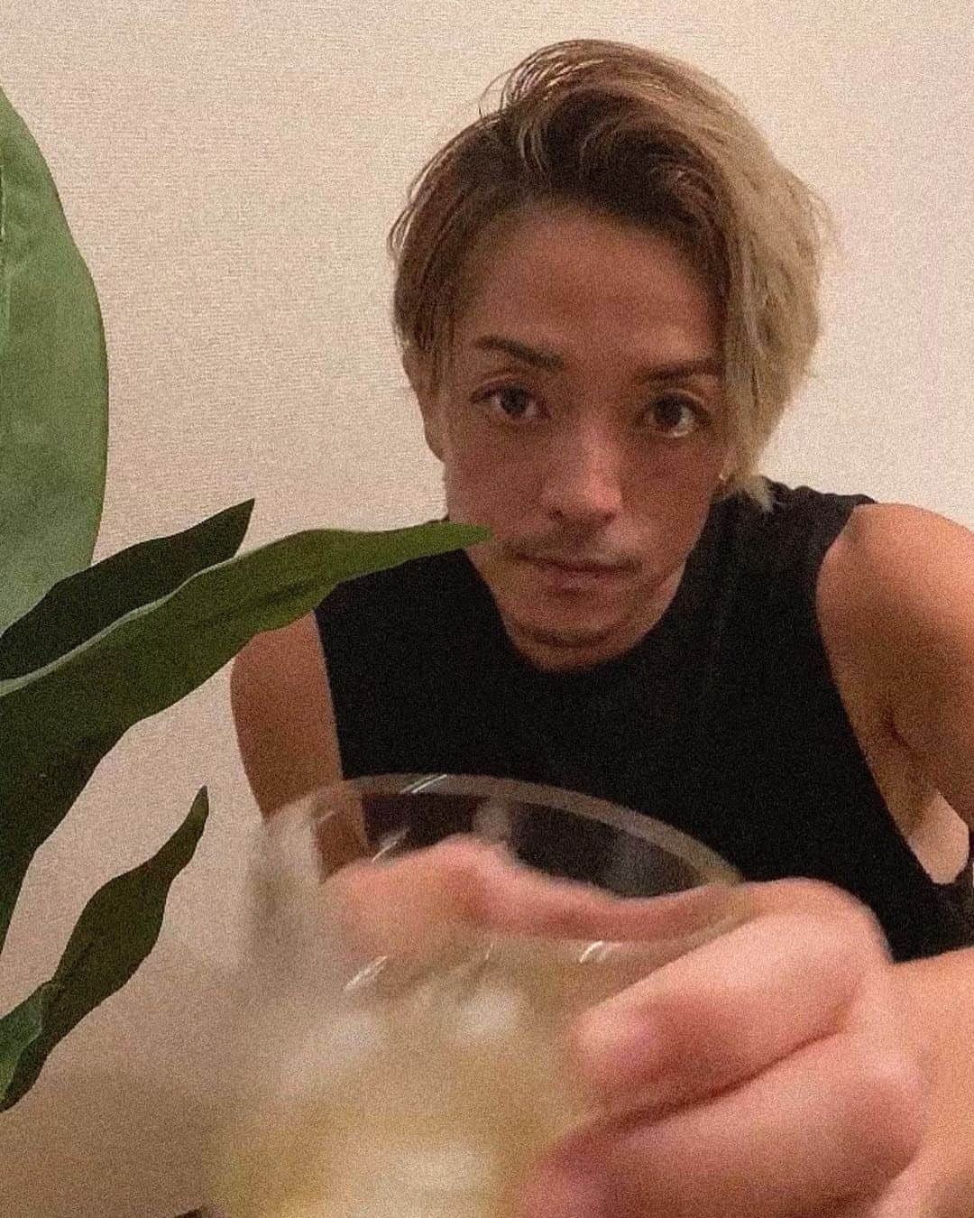 SHU-YAのインスタグラム：「.  #母の日 #乾杯 💐」