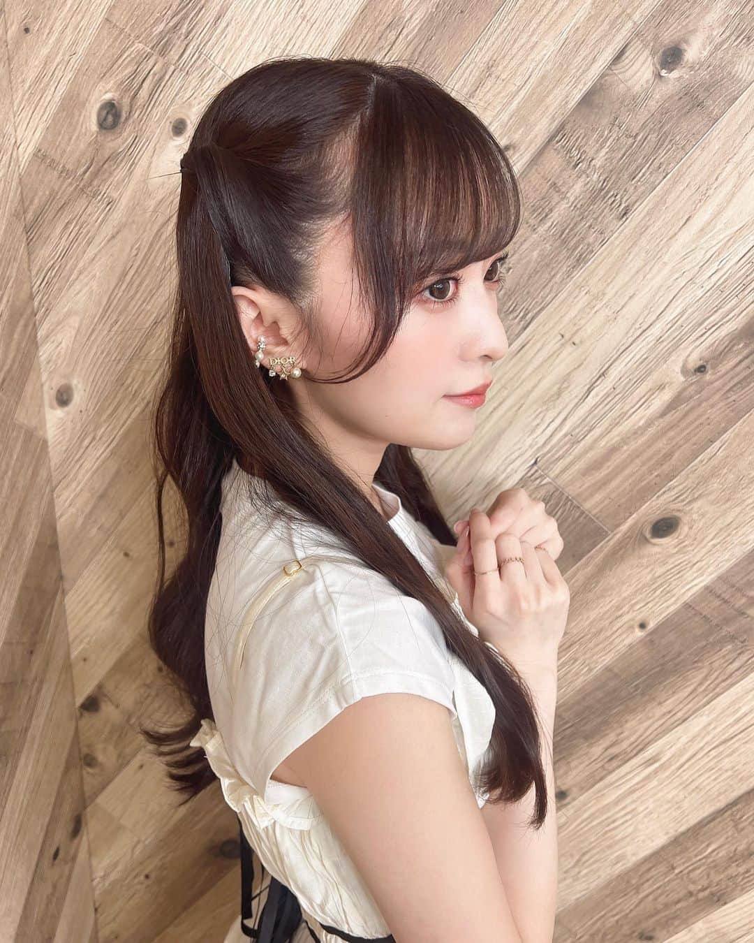 石飛恵里花さんのインスタグラム写真 - (石飛恵里花Instagram)「. 生放送の時にしてもらった髪型が可愛すぎた件🫧」5月14日 20時23分 - eririn959