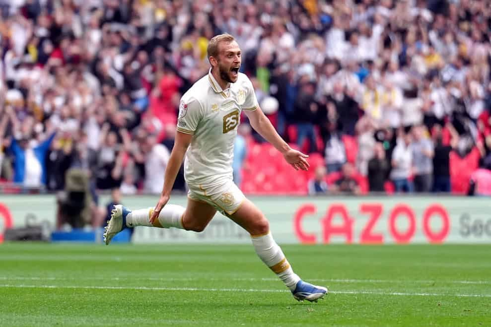 ジェームズ・ウィルソンのインスタグラム：「Thank you to everyone associated with @officialpvfc for welcoming me into your club and giving me the opportunity to create some amazing memories and lifelong friends.   It has been a pleasure ❤️」