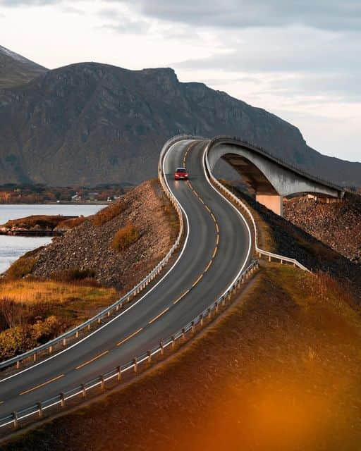 9GAGさんのインスタグラム写真 - (9GAGInstagram)「Can you identify these 🌉? Follow @voyaged to travel virtually around the 🌍✈️ - 📷 @tiffpenguin  - #voyaged #9gag #travel #bridges」5月14日 20時30分 - 9gag