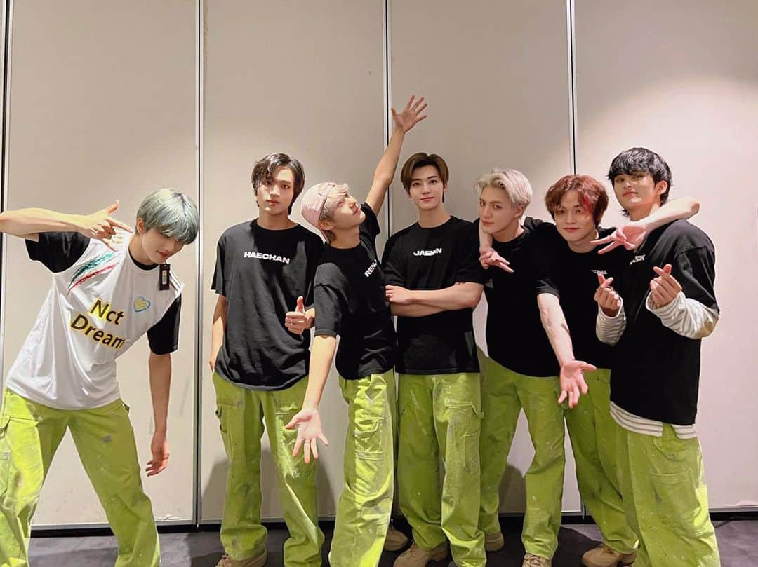 NCT DREAMさんのインスタグラム写真 - (NCT DREAMInstagram)「Macau!!! We had such a great time for two straight days💚 thank you sooo much for showing us your love🥺 remember that we’ll come back as fast as we can !!! 마카오 시즈니 진짜 너무 고생했고 너무 고마웠어요~~ 목 많이 쓴거같은데 물도 마시고 오늘 푹푹 자요 👍  #NCTDREAM #MARK  #THEDREAMSHOW2 #MACAU #THEDREAMSHOW2_in_MACAU #NCTDREAM_THEDREAMSHOW2_in_MACAU」5月14日 20時34分 - nct_dream