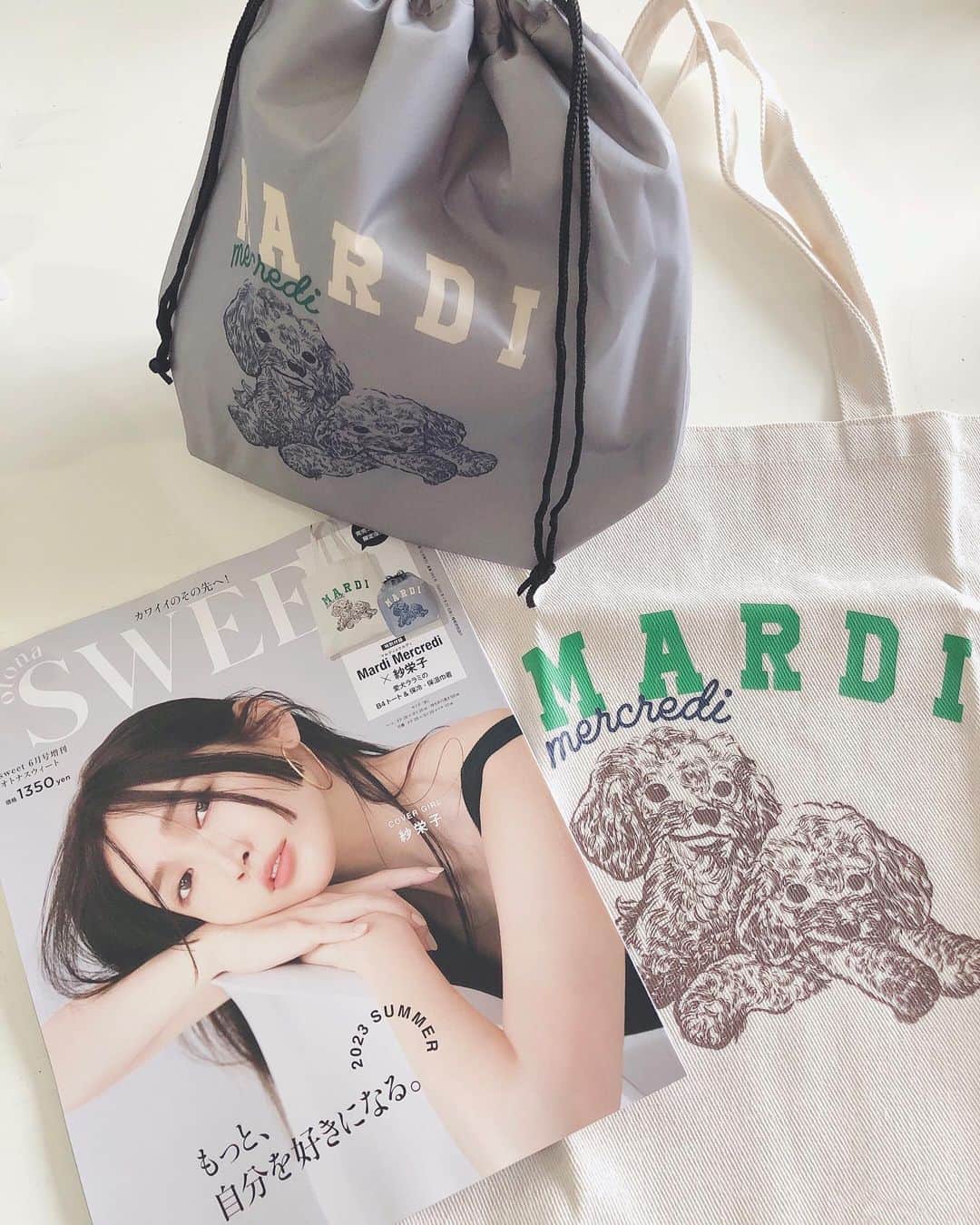 花清まゆこのインスタグラム：「付録買いしてしまった🤭🤭🤭  #付録 #付録買い  #付録目当て  #otonasweet  #sweet  #mardi  #mardimercredi  #コラボ #雑誌付録 #トートバッグ収集癖  #可愛い #❤️」