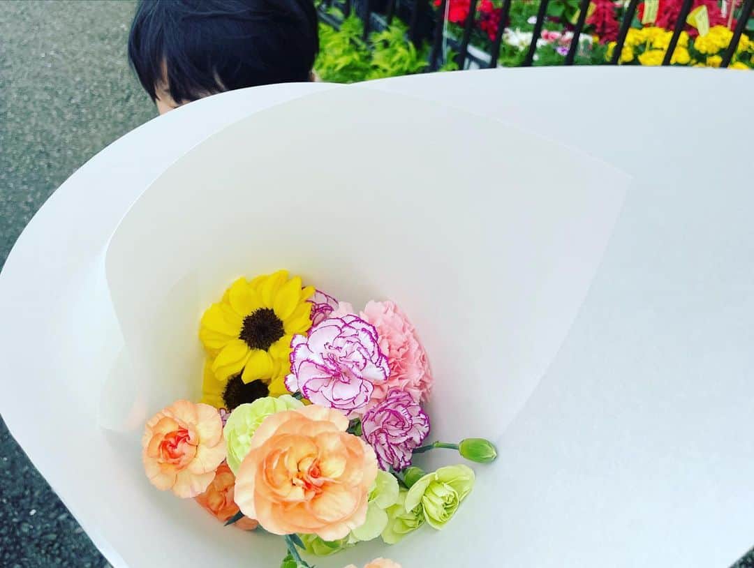 福間文香さんのインスタグラム写真 - (福間文香Instagram)「Happy Mother's Day!! いつもありがとう💐  3歳の👦🏻からはお花とお手紙🥹✨」5月14日 20時39分 - ayakafukuma